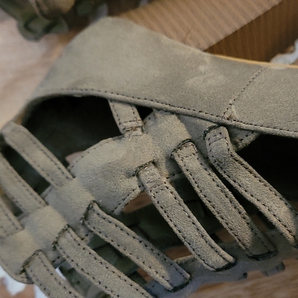 G by Guess Gladiator Stlye Peep-toe Suede Shoes w/Stacked Heel - Taupe - Picture 12 of 12